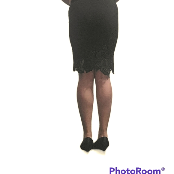 Black skirt with lace doily detail - Picture 3 of 4